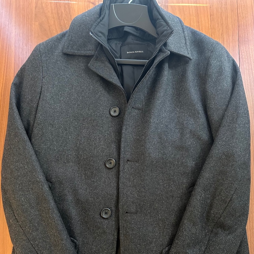 Banana Republic Men's Peacoat Size: Small